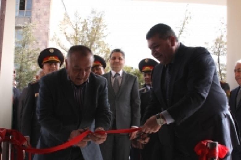 Ոստիկանության Քանաքեռ-Զեյթունի բաժնի նորակառույց շենքը լիարժեք պայմաններ է ապահովում նաև վետերաններին` ավելի արդյունավետ համագործակցելու գործող իրավապահների հետ Ոստիկանության Քանաքեռ-Զեյթունի բաժնի նորակառույց շենքը լիարժեք պայմաններ է ապահովում նաև վետերաններին` ավելի արդյունավետ համագործակցելու գործող իրավապահների հետ