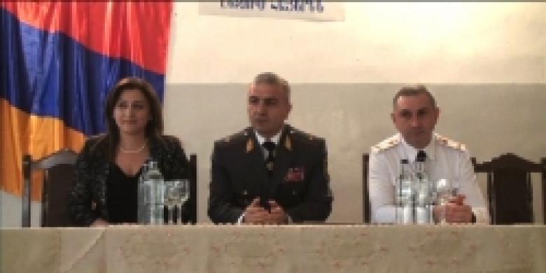 «Урок ведет полицейский» (ВИДЕО И ФОТОГРАФИИ) «Урок ведет полицейский» (ВИДЕО И ФОТОГРАФИИ)