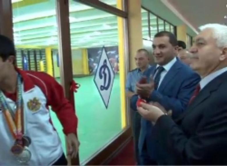 «Դինամո» մարզահամալիրում հանդիսավորությամբ բացվեց բռնցքամարտի հիմնանորոգված մարզասրահը (ՏԵՍԱՆՅՈՒԹ) «Դինամո» մարզահամալիրում հանդիսավորությամբ բացվեց բռնցքամարտի հիմնանորոգված մարզասրահը (ՏԵՍԱՆՅՈՒԹ)