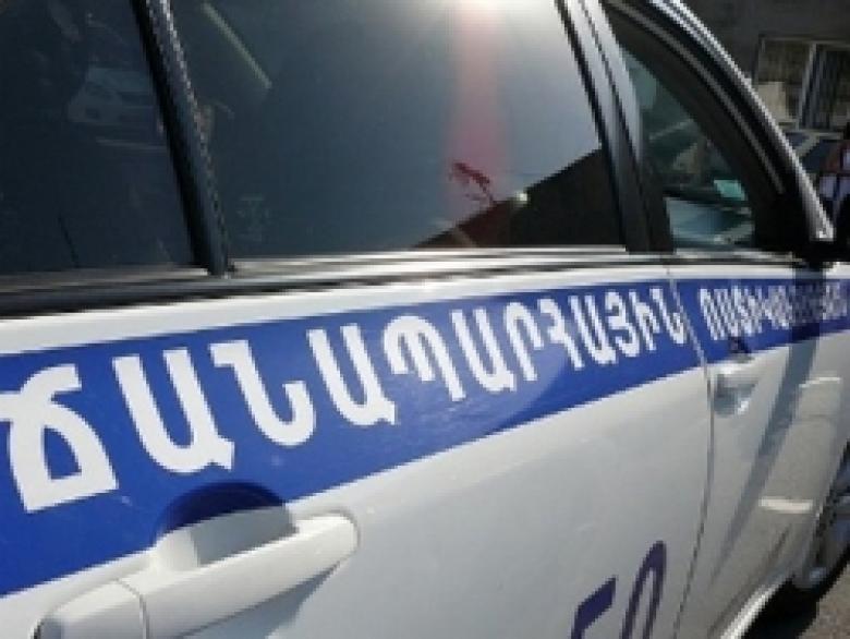 Traffic police remind and inform Traffic police remind and inform