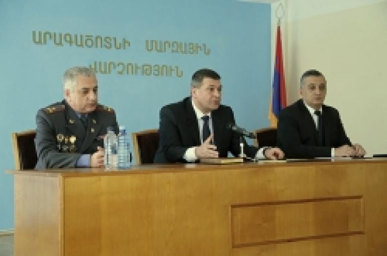 Police Chief pays a working visit to Aragatsotn marz and meets with local authorities (VIDEO and PHOTOS) Police Chief pays a working visit to Aragatsotn marz and meets with local authorities (VIDEO and PHOTOS)