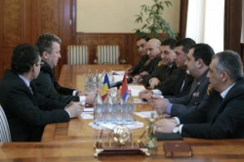 ՀՀ-ում Ռումինիայի արտակարգ և լիազոր դեսպանը և դեսպանության հյուպատոսական գրասենյակի ղեկավարը ՀՀ ոստիկանությունում (ՏԵՍԱՆՅՈՒԹ և ԼՈՒՍԱՆԿԱՐՆԵՐ) ՀՀ-ում Ռումինիայի արտակարգ և լիազոր դեսպանը և դեսպանության հյուպատոսական գրասենյակի ղեկավարը ՀՀ ոստիկանությունում (ՏԵՍԱՆՅՈՒԹ և ԼՈՒՍԱՆԿԱՐՆԵՐ)