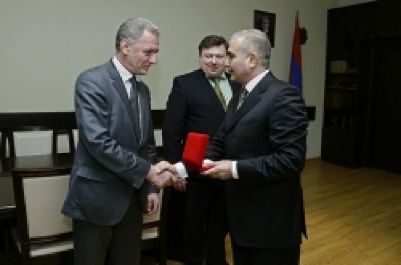 ՌԴ Թմրամիջոցների շրջանառության նկատմամբ վերահսկողության դաշնային ծառայության պաշտոնատար անձինք ՀՀ ոստիկանությունում (ՏԵՍԱՆՅՈՒԹ և ԼՈՒՍԱՆԿԱՐՆԵՐ) ՌԴ Թմրամիջոցների շրջանառության նկատմամբ վերահսկողության դաշնային ծառայության պաշտոնատար անձինք ՀՀ ոստիկանությունում (ՏԵՍԱՆՅՈՒԹ և ԼՈՒՍԱՆԿԱՐՆԵՐ)