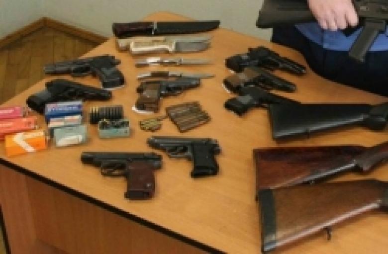 Ամփոփ տեղեկատվություն` 2014 թ. 3 ամիսների ընթացքում ՀՀ ոստիկանության ստորաբաժանումների կողմից առգրավված կամ բնակչության կողմից կամավոր հանձնված զենք եւ ռազմամթերքի վերաբերյալ Ամփոփ տեղեկատվություն` 2014 թ. 3 ամիսների ընթացքում ՀՀ ոստիկանության ստորաբաժանումների կողմից առգրավված կամ բնակչության կողմից կամավոր հանձնված զենք եւ ռազմամթերքի վերաբերյալ