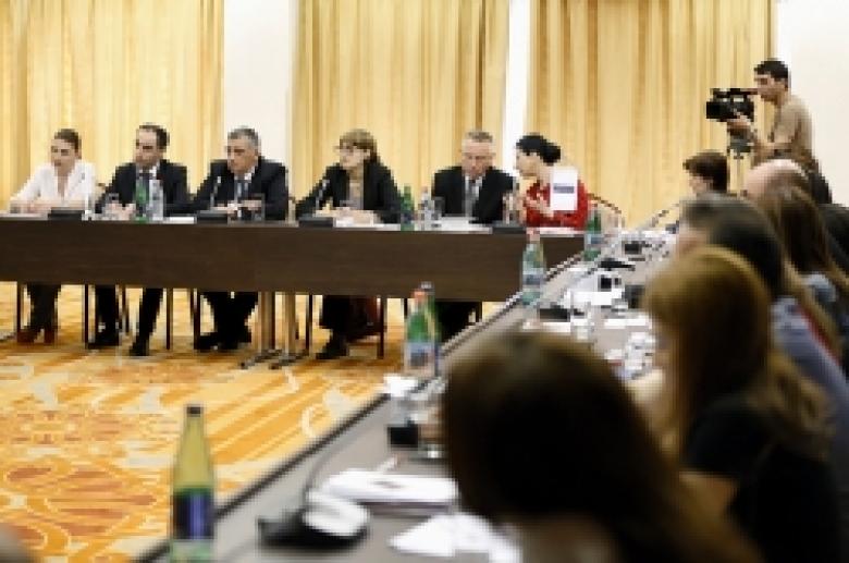 ՀՀ ոստիկանության և զանգվածային լրատվության միջոցների ու հասարակական կազմակերպությունների համագործակցության հարցերին նվիրված կլոր սեղան-քննարկում Ծաղկաձորում. օր երկրորդ (ՏԵՍԱՆՅՈՒԹ և ԼՈՒՍԱՆԿԱՐՆԵՐ) ՀՀ ոստիկանության և զանգվածային լրատվության միջոցների ու հասարակական կազմակերպությունների համագործակցության հարցերին նվիրված կլոր սեղան-քննարկում Ծաղկաձորում. օր երկրորդ (ՏԵՍԱՆՅՈՒԹ և ԼՈՒՍԱՆԿԱՐՆԵՐ)