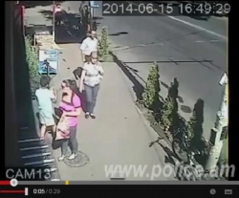 Արձագանքեք, ճանաչողներ. կողոպուտը կատարել է տեսանյութում պատկերված անձը (ՏԵՍԱՆՅՈՒԹ) Արձագանքեք, ճանաչողներ. կողոպուտը կատարել է տեսանյութում պատկերված անձը (ՏԵՍԱՆՅՈՒԹ)