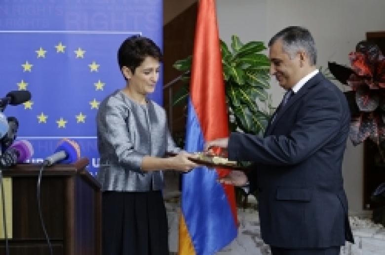 The website of Police of the Republic of Armenia recognized as the best official website in terms of access to information and awarded the gold key — as a symbol of openness and transparency The website of Police of the Republic of Armenia recognized as the best official website in terms of access to information and awarded the gold key — as a symbol of openness and transparency
