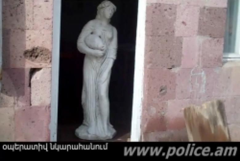 Դիլիջանից գողացած մարմարե արձանը Երևան էին տեղափոխել «Ռենջ Ռովեր»-ով (ՏԵՍԱՆՅՈՒԹ) Դիլիջանից գողացած մարմարե արձանը Երևան էին տեղափոխել «Ռենջ Ռովեր»-ով (ՏԵՍԱՆՅՈՒԹ)