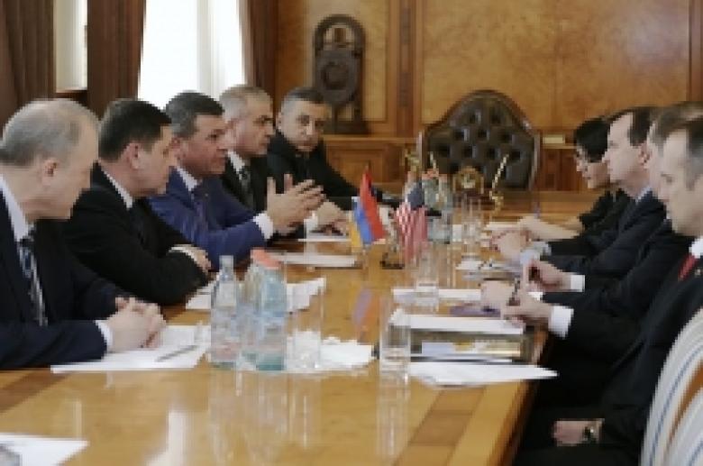 ՀՀ-ում ԱՄՆ արտակարգ և լիազոր դեսպանը ՀՀ ոստիկանությունում (ՏԵՍԱՆՅՈՒԹ և ԼՈՒՍԱՆԿԱՐՆԵՐ) ՀՀ-ում ԱՄՆ արտակարգ և լիազոր դեսպանը ՀՀ ոստիկանությունում (ՏԵՍԱՆՅՈՒԹ և ԼՈՒՍԱՆԿԱՐՆԵՐ)