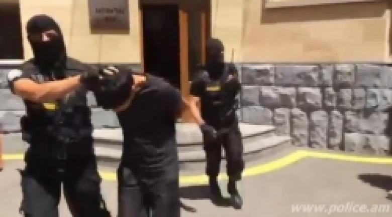 Հետախուզվողներ: Ուրիշի անվան տակ և բռնվելու վախով համակված (ՏԵՍԱՆՅՈՒԹ) Հետախուզվողներ: Ուրիշի անվան տակ և բռնվելու վախով համակված (ՏԵՍԱՆՅՈՒԹ)