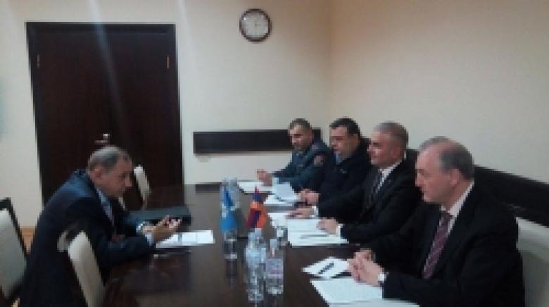 В Полиции приняли руководителя Штаба Миссии наблюдателей СНГ (ВИДЕО) В Полиции приняли руководителя Штаба Миссии наблюдателей СНГ (ВИДЕО)