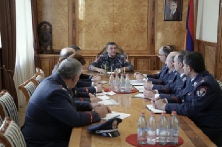 Աշխատանքային խորհրդակցություն ոստիկանության ներքին անվտանգության վարչության պատասխանատուների հետ (ՏԵՍԱՆՅՈՒԹ և ԼՈՒՍԱՆԿԱՐՆԵՐ) Աշխատանքային խորհրդակցություն ոստիկանության ներքին անվտանգության վարչության պատասխանատուների հետ (ՏԵՍԱՆՅՈՒԹ և ԼՈՒՍԱՆԿԱՐՆԵՐ)