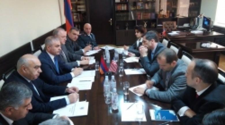 Հանդիպում ոստիկանությունում (ՏԵՍԱՆՅՈՒԹ) Հանդիպում ոստիկանությունում (ՏԵՍԱՆՅՈՒԹ)