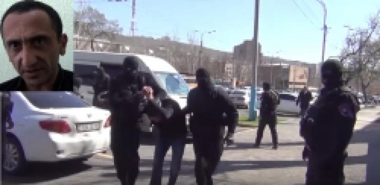 Տարադրամի փոխանակման կետում ավազակային հարձակում կատարելու մեջ կասկածվողը ատրճանակի սպառնալիքով առևանգել էր տաքսու վարորդին (ԼՐԱՑՎԱԾ) Տարադրամի փոխանակման կետում ավազակային հարձակում կատարելու մեջ կասկածվողը ատրճանակի սպառնալիքով առևանգել էր տաքսու վարորդին (ԼՐԱՑՎԱԾ)