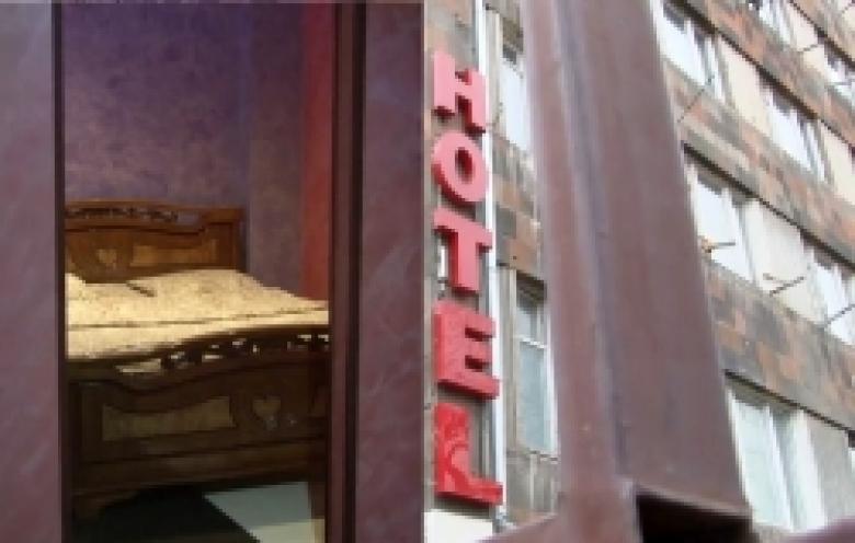 Անծանոթ աղջկա հետ հյուրանոցում գիշերելն ավարտվեց դանակահարությամբ (ՏԵՍԱՆՅՈՒԹ) Անծանոթ աղջկա հետ հյուրանոցում գիշերելն ավարտվեց դանակահարությամբ (ՏԵՍԱՆՅՈՒԹ)