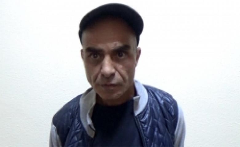 Լուսանկարում պատկերված անձի հանցավոր գործողություններից տուժածները կարող են դիմել ոստիկանության մոտակա բաժին կամ զանգահարել 1-02 Լուսանկարում պատկերված անձի հանցավոր գործողություններից տուժածները կարող են դիմել ոստիկանության մոտակա բաժին կամ զանգահարել 1-02