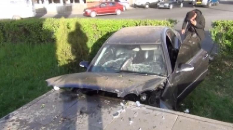 «Մերսեդես»-ը բախվել է Սուրեն Սպանդարյանի արձանի պատվանդանին (ՏԵՍԱՆՅՈՒԹ, ԼՈՒՍԱՆԿԱՐՆԵՐ) «Մերսեդես»-ը բախվել է Սուրեն Սպանդարյանի արձանի պատվանդանին (ՏԵՍԱՆՅՈՒԹ, ԼՈՒՍԱՆԿԱՐՆԵՐ)