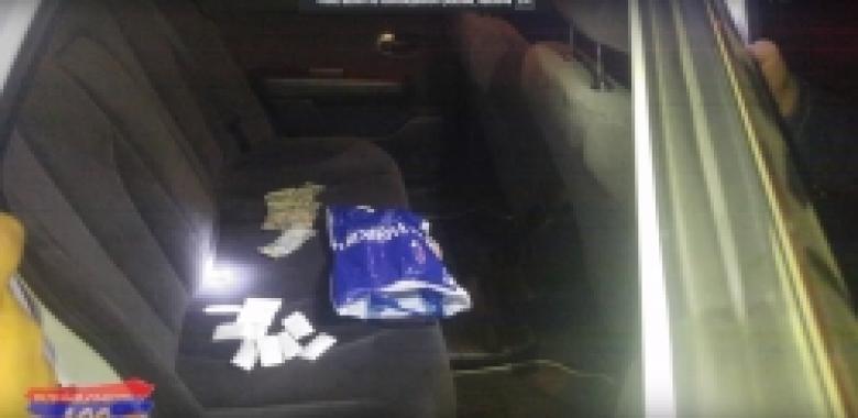 Թմրանյութ իրացնելու կասկածանքով բերման են ենթարկվել Եղվարդի 2 բնակիչ (ՏԵՍԱՆՅՈՒԹ) Թմրանյութ իրացնելու կասկածանքով բերման են ենթարկվել Եղվարդի 2 բնակիչ (ՏԵՍԱՆՅՈՒԹ)