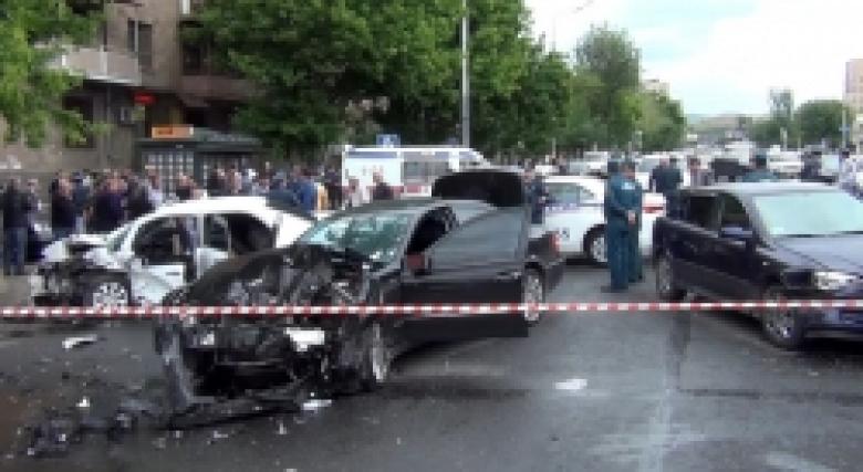 Պատահար Էրեբունիում. կա 1 զոհ, 4 վիրավոր (ՏԵՍԱՆՅՈՒԹ, ԼՈՒՍԱՆԿԱՐՆԵՐ) Պատահար Էրեբունիում. կա 1 զոհ, 4 վիրավոր (ՏԵՍԱՆՅՈՒԹ, ԼՈՒՍԱՆԿԱՐՆԵՐ)