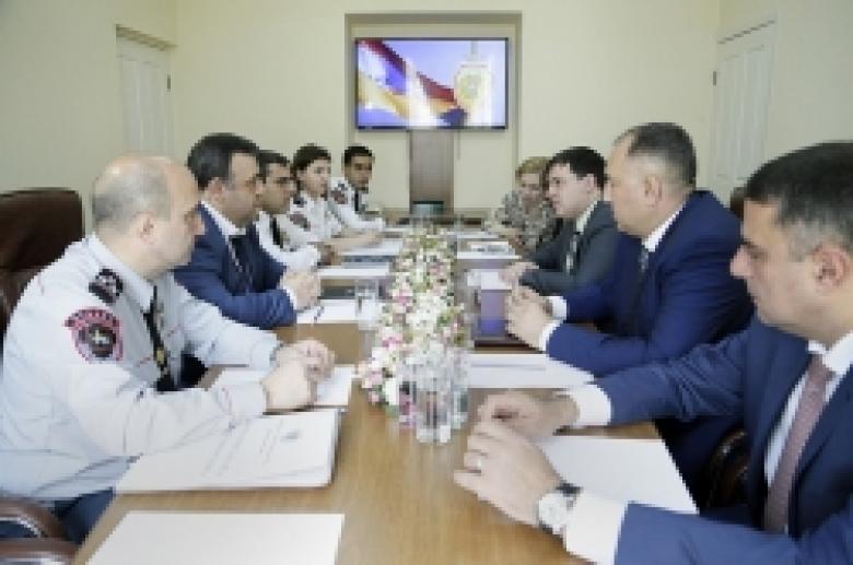 Աջակցել ոստիկանության օպերատիվ կառավարման կենտրոնների վերազինմանը (ՏԵՍԱՆՅՈՒԹ, ԼՈՒՍԱՆԿԱՐՆԵՐ) Աջակցել ոստիկանության օպերատիվ կառավարման կենտրոնների վերազինմանը (ՏԵՍԱՆՅՈՒԹ, ԼՈՒՍԱՆԿԱՐՆԵՐ)