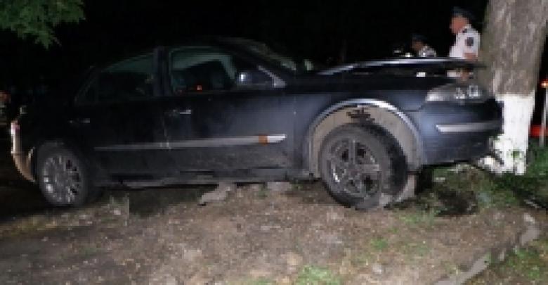 Նոր-Հաճնում «Ռենո»-ն բախվել է ծառի (ԼՈՒՍԱՆԿԱՐՆԵՐ) Նոր-Հաճնում «Ռենո»-ն բախվել է ծառի (ԼՈՒՍԱՆԿԱՐՆԵՐ)