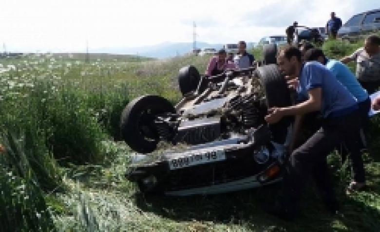 Սևան-Ծաղկունք-Զովաբեր ճանապարհին բախվել են «ՎԱԶ-21214» և «ՈւԱԶ-469» (ԼՈՒՍԱՆԿԱՐՆԵՐ) Սևան-Ծաղկունք-Զովաբեր ճանապարհին բախվել են «ՎԱԶ-21214» և «ՈւԱԶ-469» (ԼՈՒՍԱՆԿԱՐՆԵՐ)