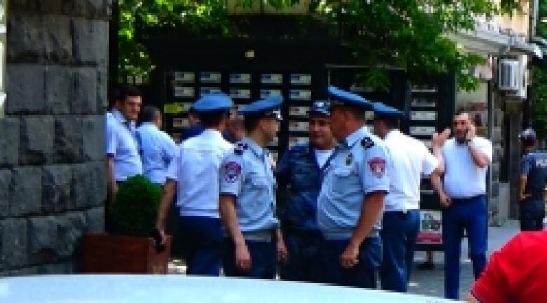 ԼՐԱՑՎԱԾ. Կողոպուտ զարդերի վաճառքի սրահում (ԼՈՒՍԱՆԿԱՐՆԵՐ) ԼՐԱՑՎԱԾ. Կողոպուտ զարդերի վաճառքի սրահում (ԼՈՒՍԱՆԿԱՐՆԵՐ)