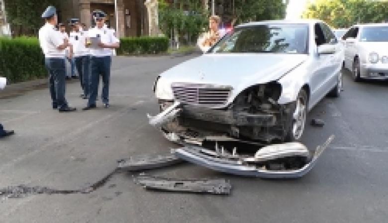 Պատահար Տիգրան Մեծի պողոտայի և Զավարյան փողոցների խաչմերուկում (ԼՈՒՍԱՆԿԱՐՆԵՐ) Պատահար Տիգրան Մեծի պողոտայի և Զավարյան փողոցների խաչմերուկում (ԼՈՒՍԱՆԿԱՐՆԵՐ)