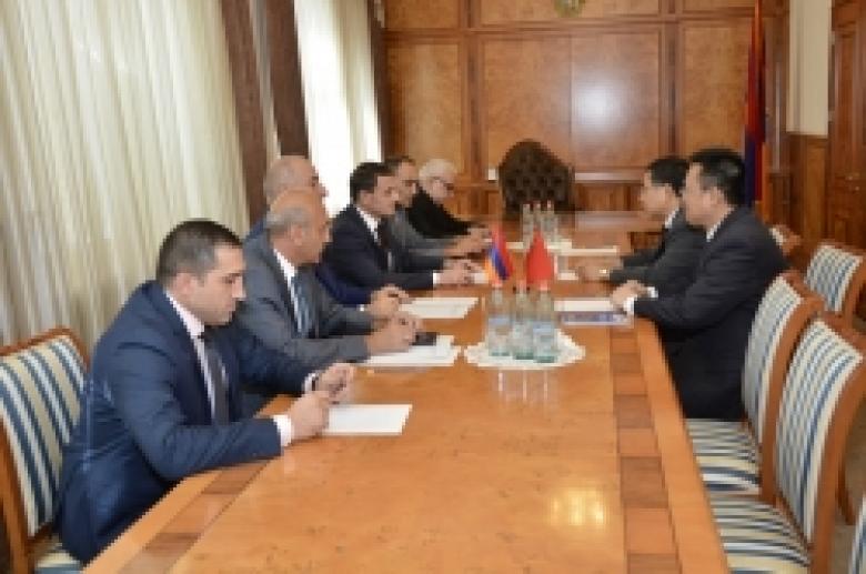 ՀՀ ոստիկանության պետն ընդունեց ՀՀ-ում Չինաստանի Ժողովրդական Հանրապետության արտակարգ և լիազոր դեսպանի գլխավորած պատվիրակությանը (ՏԵՍԱՆՅՈՒԹ, ԼՈՒՍԱՆԿԱՐՆԵՐ) ՀՀ ոստիկանության պետն ընդունեց ՀՀ-ում Չինաստանի Ժողովրդական Հանրապետության արտակարգ և լիազոր դեսպանի գլխավորած պատվիրակությանը (ՏԵՍԱՆՅՈՒԹ, ԼՈՒՍԱՆԿԱՐՆԵՐ)