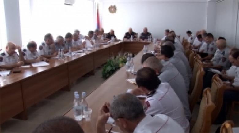 Ոստիկանության պետի տեղակալները խորհրդակցություն անցկացրին ոստիկանության կենտրոնական վարչակազմի, Երևան քաղաքի և մարզային վարչությունների ղեկավար կազմի հետ (ՏԵՍԱՆՅՈՒԹ) Ոստիկանության պետի տեղակալները խորհրդակցություն անցկացրին ոստիկանության կենտրոնական վարչակազմի, Երևան քաղաքի և մարզային վարչությունների ղեկավար կազմի հետ (ՏԵՍԱՆՅՈՒԹ)