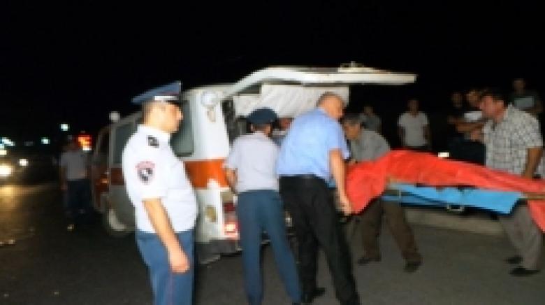 Վրաերթ Երեւան-Եղվարդ ճանապարհին. 45-ամյա կին ու 7-ամյա տղա են մահացել (ԼՈՒՍԱՆԿԱՐՆԵՐ) Վրաերթ Երեւան-Եղվարդ ճանապարհին. 45-ամյա կին ու 7-ամյա տղա են մահացել (ԼՈՒՍԱՆԿԱՐՆԵՐ)