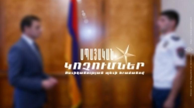 Վալերիյ Օսիպյանը հոկտեմբերի 9-ին ոստիկանության 5 ծառայողի սպայական ուսադիրներ է հանձնել (ՏԵՍԱՆՅՈՒԹ) Վալերիյ Օսիպյանը հոկտեմբերի 9-ին ոստիկանության 5 ծառայողի սպայական ուսադիրներ է հանձնել (ՏԵՍԱՆՅՈՒԹ)