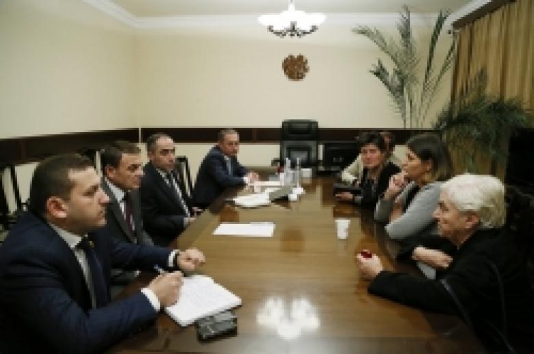 Քաղաքացիների ընդունելություն ոստիկանությունում (ՏԵՍԱՆՅՈՒԹ, ԼՈՒՍԱՆԿԱՐՆԵՐ) Քաղաքացիների ընդունելություն ոստիկանությունում (ՏԵՍԱՆՅՈՒԹ, ԼՈՒՍԱՆԿԱՐՆԵՐ)