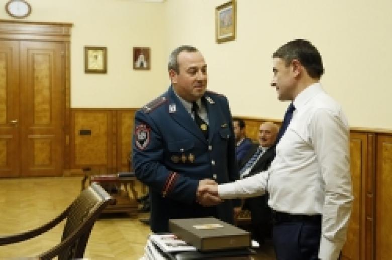 Վալերիյ Օսիպյանը նոյեմբերի 8-ին ոստիկանության ծառայողների է ընդունել /ՏԵՍԱՆՅՈՒԹ, ԼՈՒՍԱՆԿԱՐՆԵՐ/ Վալերիյ Օսիպյանը նոյեմբերի 8-ին ոստիկանության ծառայողների է ընդունել /ՏԵՍԱՆՅՈՒԹ, ԼՈՒՍԱՆԿԱՐՆԵՐ/