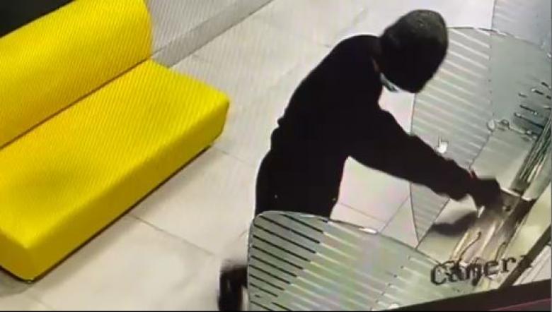 Վարկային կազմակերպության Իջևանում գործող մասնաճյուղում կատարված ավազակությունը ոստիկանները բացահայտել են Վարկային կազմակերպության Իջևանում գործող մասնաճյուղում կատարված ավազակությունը ոստիկանները բացահայտել են