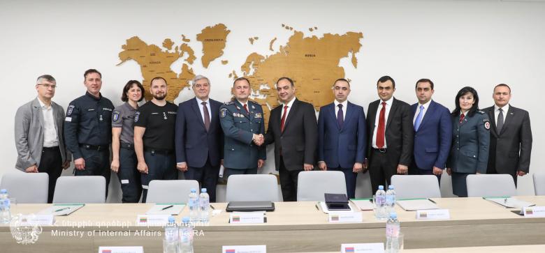 Ստորագրվել է ՀՀ ՆԳՆ ոստիկանության և Լիտվայի Հանրապետության ՆԳՆ ոստիկանության համագործակցության ամրապնդման գործողությունների ծրագիր Ստորագրվել է ՀՀ ՆԳՆ ոստիկանության և Լիտվայի Հանրապետության ՆԳՆ ոստիկանության համագործակցության ամրապնդման գործողությունների ծրագիր