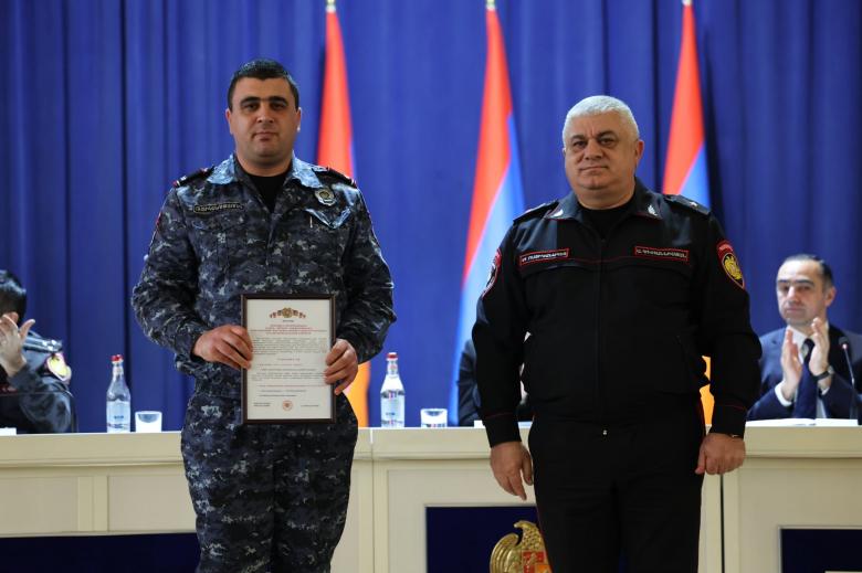 Համազգեստ կրելը հանրության նկատմամբ պատասխանատվություն է, կարգապահություն, իսկ ուսադիրը՝ պատիվ և արժանապատվություն Համազգեստ կրելը հանրության նկատմամբ պատասխանատվություն է, կարգապահություն, իսկ ուսադիրը՝ պատիվ և արժանապատվություն