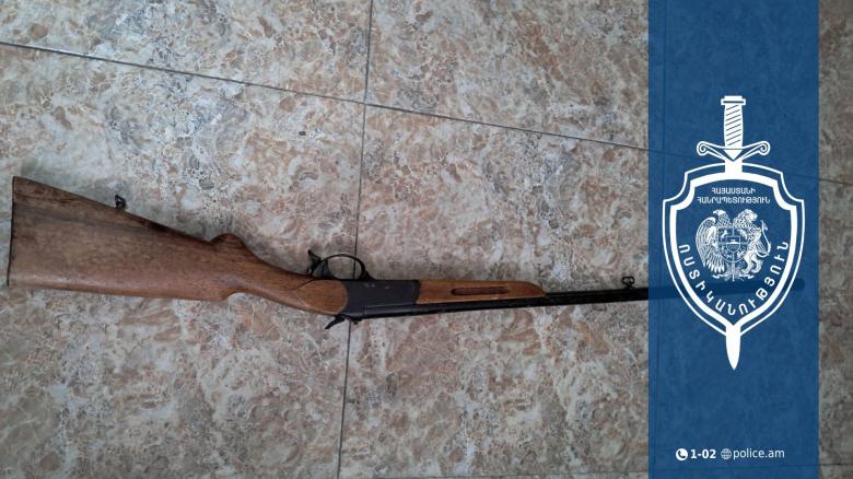 Հանգուցյալ հոր զենքը հանձնվեց ոստիկանություն Հանգուցյալ հոր զենքը հանձնվեց ոստիկանություն