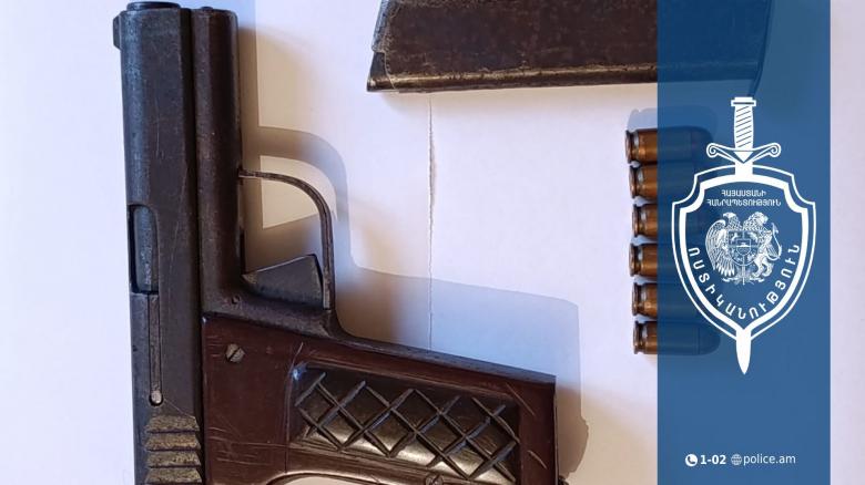 39-ամյա տղամարդն ապօրինի զենք-զինամթերք է հանձնել ոստիկանություն 39-ամյա տղամարդն ապօրինի զենք-զինամթերք է հանձնել ոստիկանություն