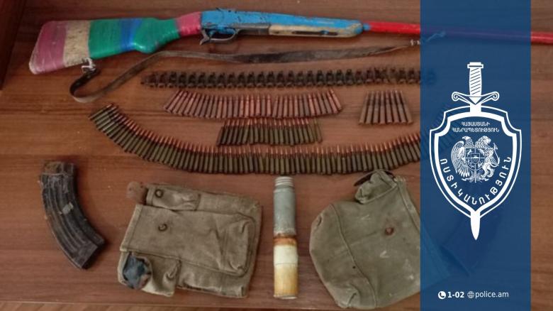 Դրախտիկ գյուղի բնակիչը կամավոր հանձնել է հանգուցյալ պապի զենք-զինամթերքը Դրախտիկ գյուղի բնակիչը կամավոր հանձնել է հանգուցյալ պապի զենք-զինամթերքը