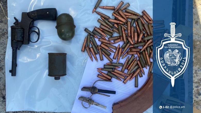 Ոստիկանություն զանգած քաղաքացին Մյասնիկյան պողոտայում ատրճանակ, նռնակներ և փամփուշտներ էր թողել Ոստիկանություն զանգած քաղաքացին Մյասնիկյան պողոտայում ատրճանակ, նռնակներ և փամփուշտներ էր թողել