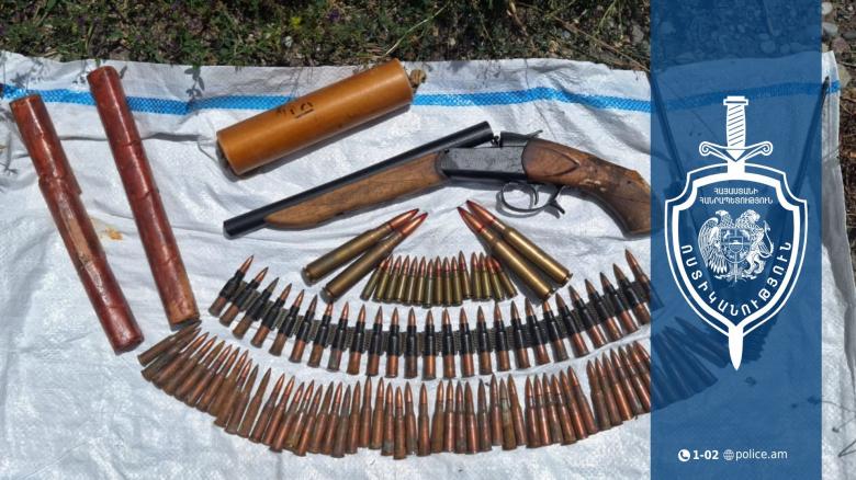 Վարդենիսի համայնքային ոստիկանները կիսաքանդ շինության մեջ զենք-զինամթերք են հայտնաբերել Վարդենիսի համայնքային ոստիկանները կիսաքանդ շինության մեջ զենք-զինամթերք են հայտնաբերել