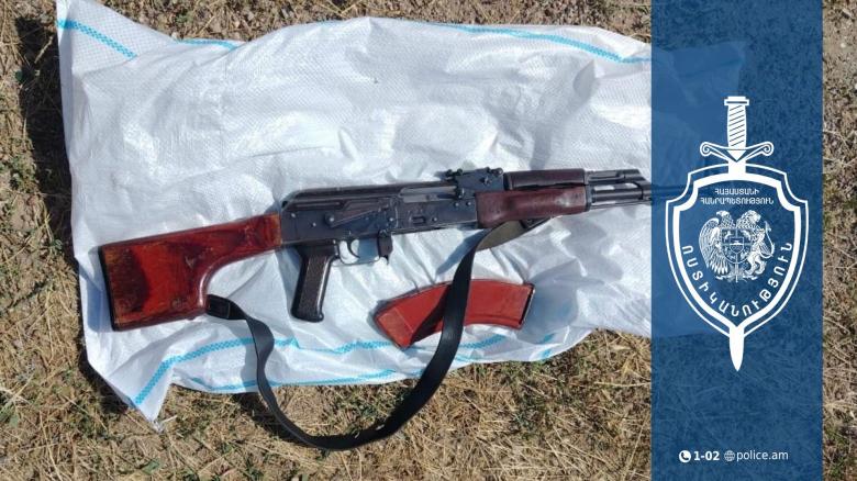 Թալինի համայնքային ոստիկաններն ապօրինի պահվող «Կալաշնիկով» են հայտնաբերել Թալինի համայնքային ոստիկաններն ապօրինի պահվող «Կալաշնիկով» են հայտնաբերել