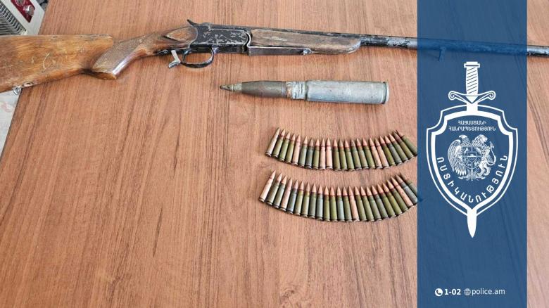 Շատվանցի տղամարդը կամավոր հանձնել է ապօրինի հրազեն ու փամփուշտներ Շատվանցի տղամարդը կամավոր հանձնել է ապօրինի հրազեն ու փամփուշտներ