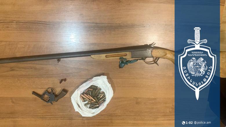 Նուբարաշենի թռչնաբուծարանի մոտակա տարածքում ապօրինի պահվող զենք-զինամթերք է հայտնաբերվել Նուբարաշենի թռչնաբուծարանի մոտակա տարածքում ապօրինի պահվող զենք-զինամթերք է հայտնաբերվել