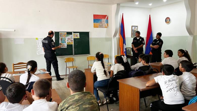 «Օրինապահ հետիոտն» խորագրով հանդիպում-զրույցներ այս անգամ Տավուշի մարզի դպրոցներում «Օրինապահ հետիոտն» խորագրով հանդիպում-զրույցներ այս անգամ Տավուշի մարզի դպրոցներում