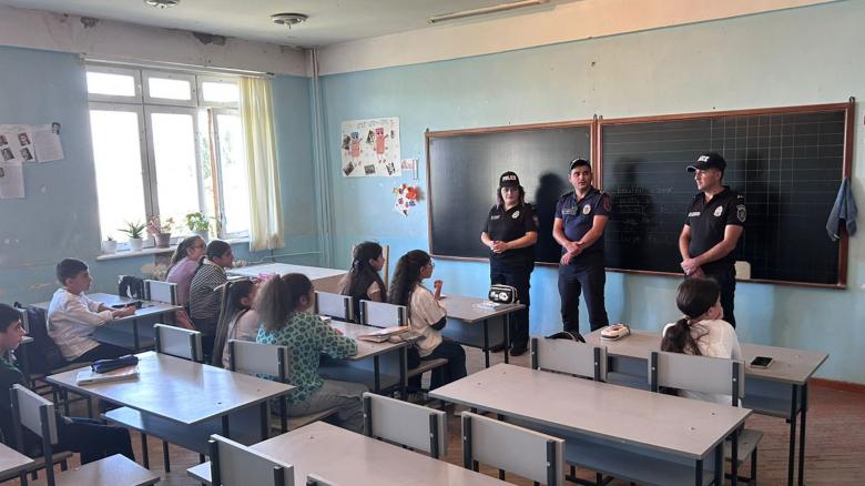 Շիրակի մարզի դպրոցներում անցկացվել են «Օրինապահ հետիոտն» խորագրով հանդիպում-զրույցներ Շիրակի մարզի դպրոցներում անցկացվել են «Օրինապահ հետիոտն» խորագրով հանդիպում-զրույցներ