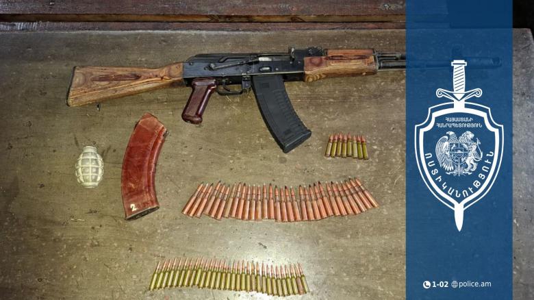 Ապօրինի պահվող զենք-զինամթերքը թողել էր ջրամբարի մոտ Ապօրինի պահվող զենք-զինամթերքը թողել էր ջրամբարի մոտ