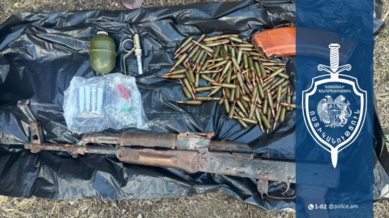 Սևանի համայնքային ոստիկանները «Կալաշնիկովի» ինքնաձիգ և զինամթերք են հայտնաբերել Սևանի համայնքային ոստիկանները «Կալաշնիկովի» ինքնաձիգ և զինամթերք են հայտնաբերել
