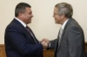 ՀՀ-ում ԱՄՆ արտակարգ և լիազոր դեսպան Ջոն Հեֆեռնը հյուրընկալվել էր ՀՀ ոստիկանությունում (ՏԵՍԱՆՅՈՒԹ և ԼՈՒՍԱՆԿԱՐՆԵՐ) ՀՀ-ում ԱՄՆ արտակարգ և լիազոր դեսպան Ջոն Հեֆեռնը հյուրընկալվել էր ՀՀ ոստիկանությունում (ՏԵՍԱՆՅՈՒԹ և ԼՈՒՍԱՆԿԱՐՆԵՐ)